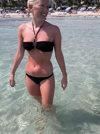 Nice blonde hot vacation beach pix - Photo 111