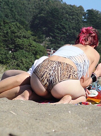 Amateur girls on beach 08 - Photo 27