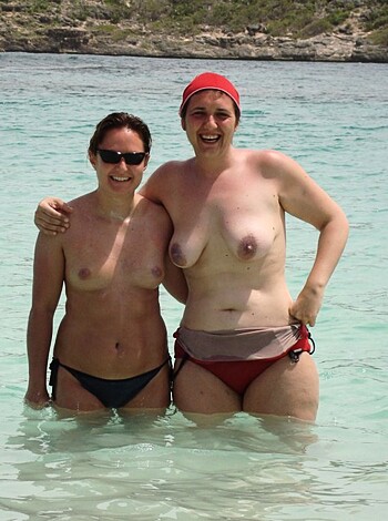 Amateur girls on beach 41 - Photo 9