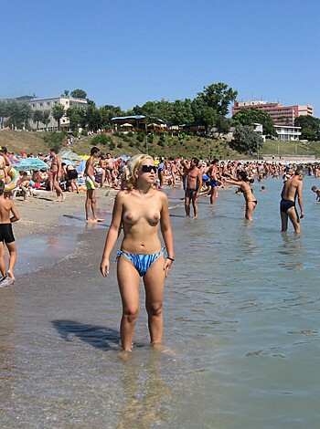 Amateur girls on beach 41 - Photo 10
