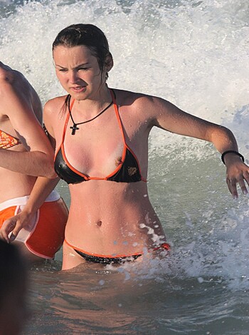 Amateur girls on beach 41 - Photo 66