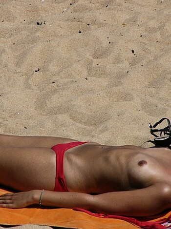 Amateur girls on beach 41 - Photo 76