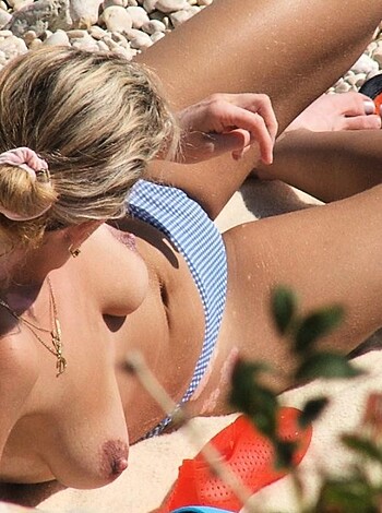 Amateur girls on beach 41 - Photo 83