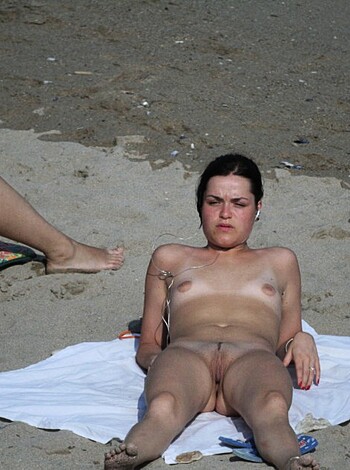 Amateur girls on beach 35 - Photo 50