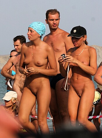 Amateur girls on beach 35 - Photo 54