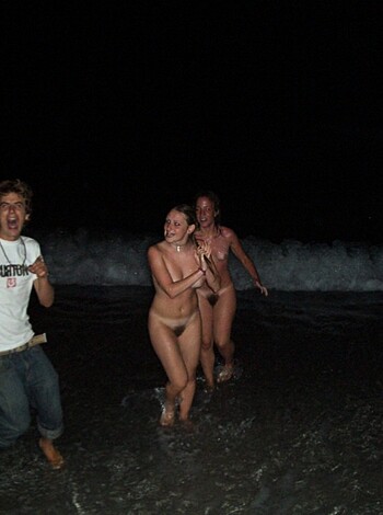 Amateur girls on beach 35 - Photo 60