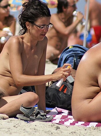 Amateur girls on beach 35 - Photo 93