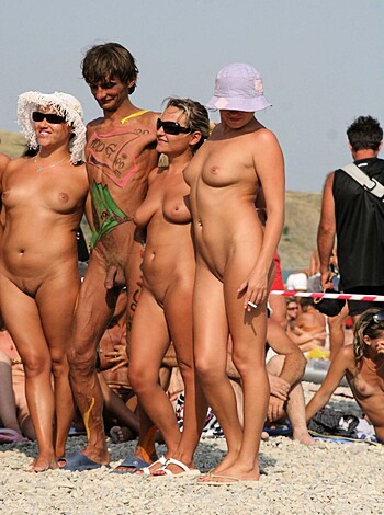 Amateur girls on beach 35 - Photo 125