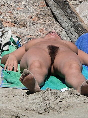 Amateur girls on beach 35 - Photo 159