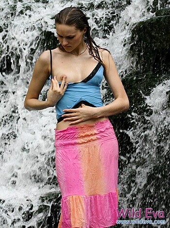 Wild Eva dripping wet - Photo 4