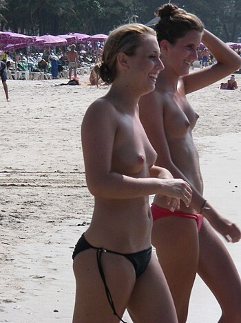 Amateur girls on beach 20 - Photo 11