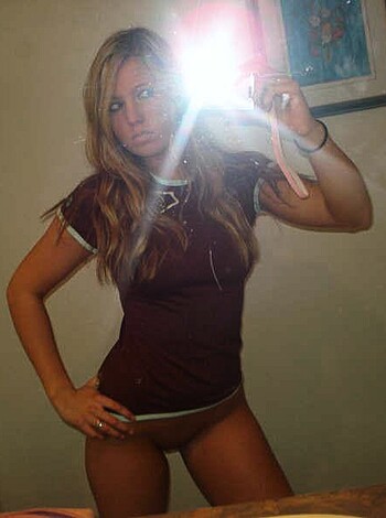 Vulgar description: "Here's some pussy-fucking bitch taking a selfie with her fucking snatch."