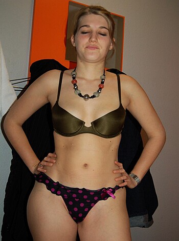 Hot Amateur Babe 40 - Photo 15