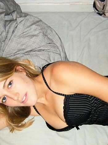 Hot Amateur Babe 40 - Photo 16