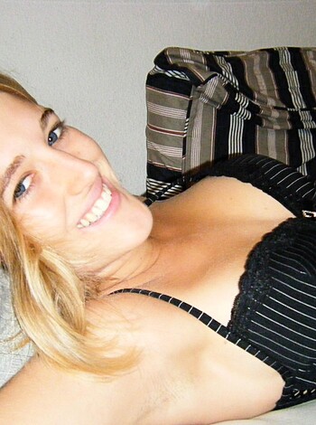 Hot Amateur Babe 40 - Photo 26