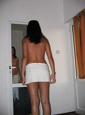 Girlfriend on the beach - Photo 6