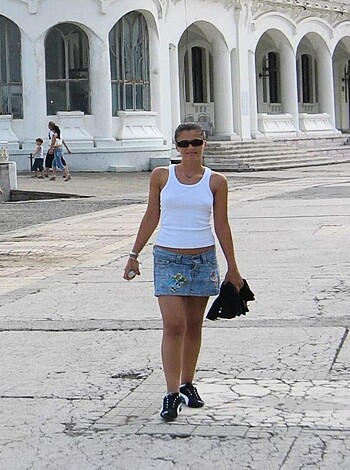 Girlfriend on the beach - Photo 24