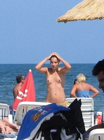 Girlfriend on the beach - Photo 39