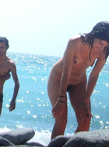 Amateur girls on beach 14 - Photo 8
