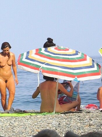 Amateur girls on beach 14 - Photo 37