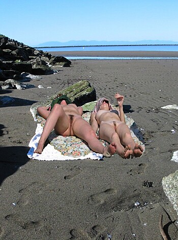 Amateur girls on beach 14 - Photo 55