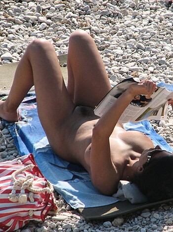 Amateur girls on beach 15 - Photo 14