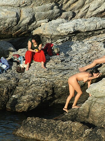 Amateur girls on beach 15 - Photo 43