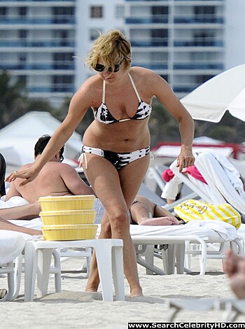 Chloe Sevigny shows off bikini body in Miami Beach - celebrity - Photo 2