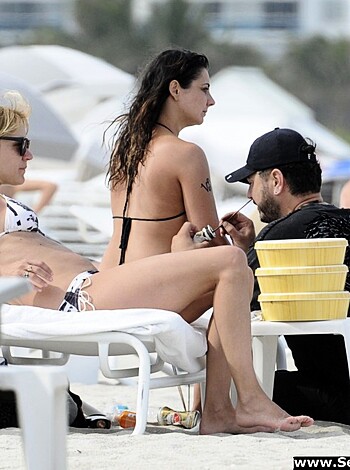 Chloe Sevigny shows off bikini body in Miami Beach - celebrity - Photo 12