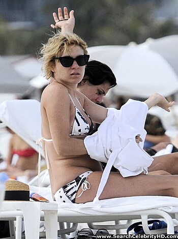 Chloe Sevigny shows off bikini body in Miami Beach - celebrity - Photo 18