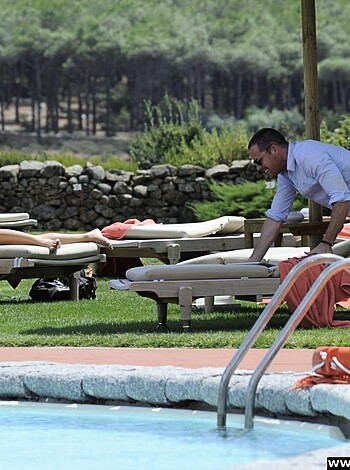 Bar Refaeli - Bikini NipSlip Candids in Porto Cervo - celebrity - Photo 3