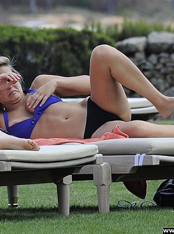 Bar Refaeli - Bikini NipSlip Candids in Porto Cervo - celebrity - Photo 7