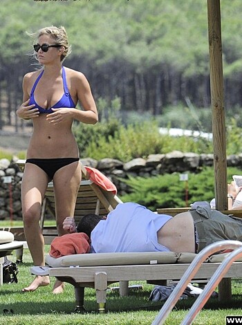Bar Refaeli - Bikini NipSlip Candids in Porto Cervo - celebrity - Photo 12