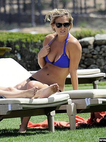 Bar Refaeli - Bikini NipSlip Candids in Porto Cervo - celebrity - Photo 16