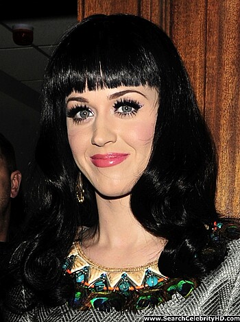 Katy Perry – Upskirt Candids at BBC Radio 1 in London - celebrity - Photo 13