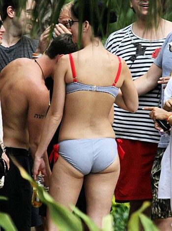 Katy Perry - Bikini Candids at Atlantis Paradise Island - celebrity - Photo 1