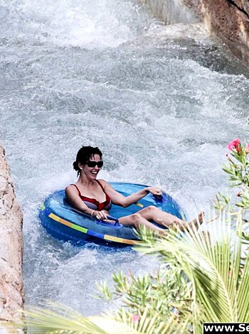 Katy Perry - Bikini Candids at Atlantis Paradise Island - celebrity - Photo 4
