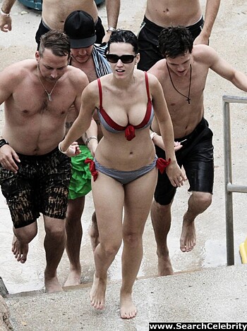 Katy Perry - Bikini Candids at Atlantis Paradise Island - celebrity - Photo 17