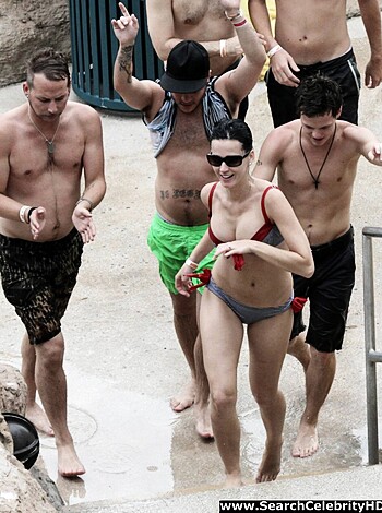 Katy Perry - Bikini Candids at Atlantis Paradise Island - celebrity - Photo 19