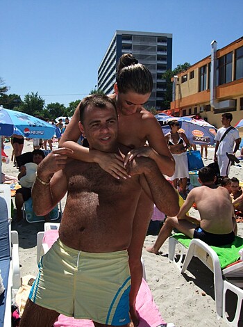 Romanian girl on the beach - Photo 1