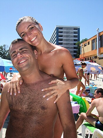 Romanian girl on the beach - Photo 2