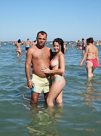 Romanian girl on the beach - Photo 7