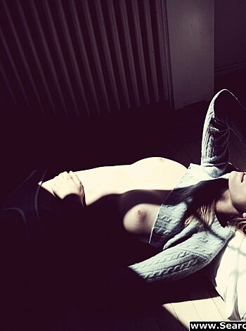 Enya Bakunova Posing Topless - Photo 4