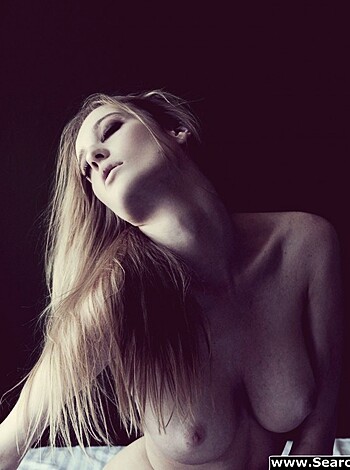 Enya Bakunova Posing Topless - Photo 9