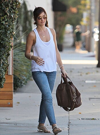 Minka Kelly Pokies in a White Top - celebrity - Photo 7