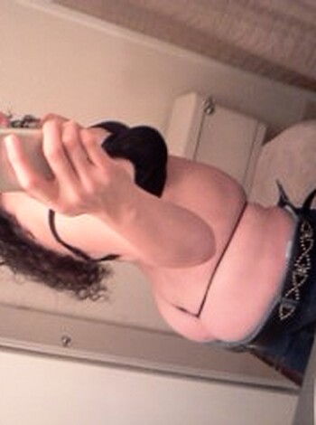 ugly old whore - Photo 9
