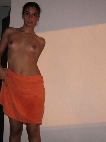 Naked Teen Babe on Vacation 18 - Photo 11