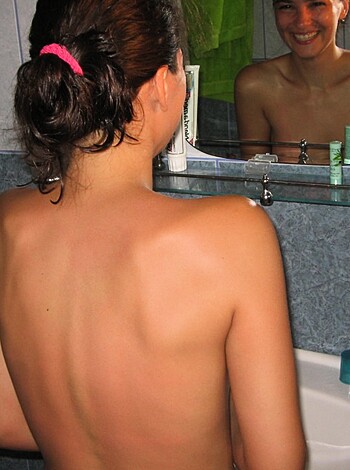Naked Teen Babe on Vacation 18 - Photo 17