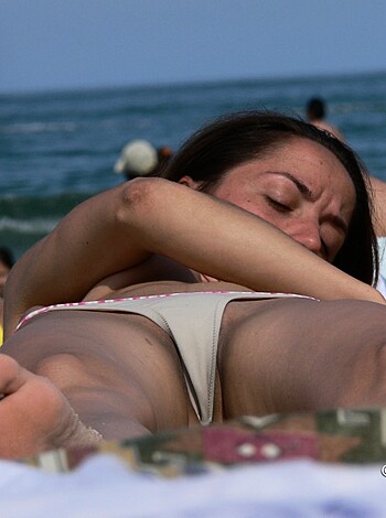 Topless Girls on the Beach - 125 - Photo 1