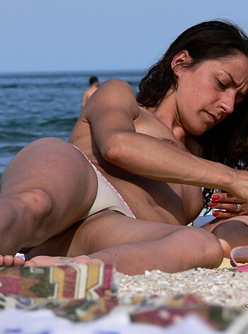 Topless Girls on the Beach - 125 - Photo 14